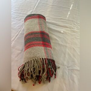 Italian woolen treasures Plaid Gray and Red Throw Blanket 50x60in